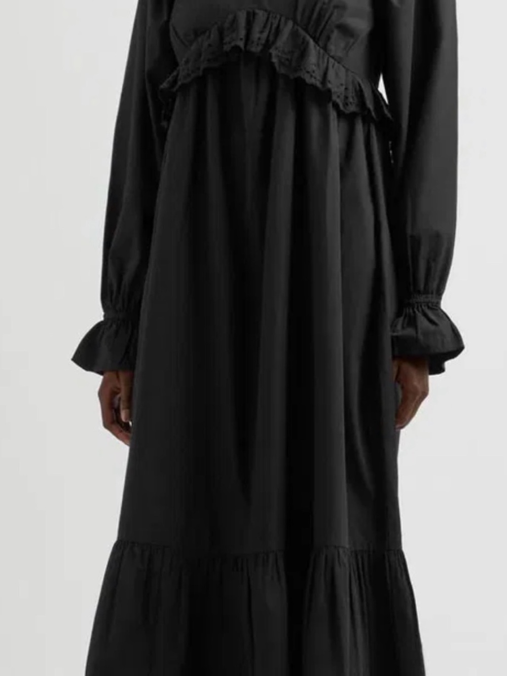 damson madder size us 4
edith dress Black Ruffle-Tiered Long Sleeve Maxi Dress